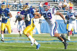 The San Jose Spartans' Yonus Davis and the Louisiana Tech Bulldogs' Mike Dillard